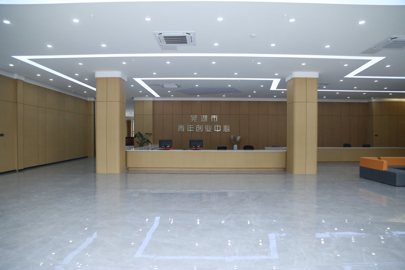 公共空间与服务前台,承载中梦从房源运营到综合服务的能力延伸。